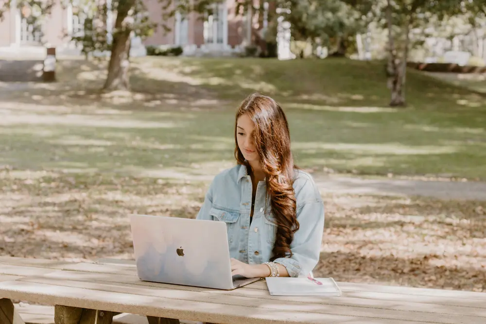 Jess Rebelo discussing the benefits of EMDR in managing psychological and physical difficulties from past trauma